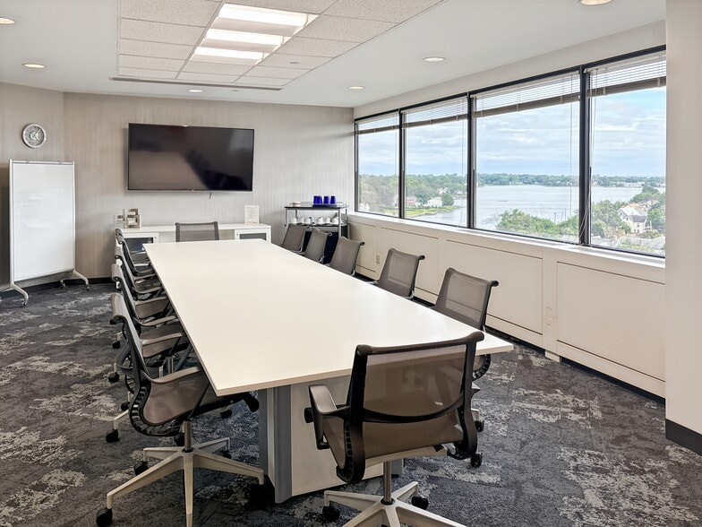 1266 E Main St, Stamford, CT to rent - Interior Photo - Image 2 of 19