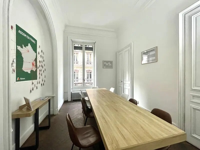 Location Bureaux 124 m² - Photo 1
