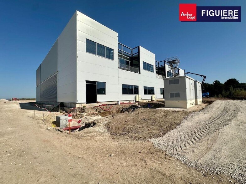 Light Industrial in Marignane for sale - Building Photo - Image 2 of 18