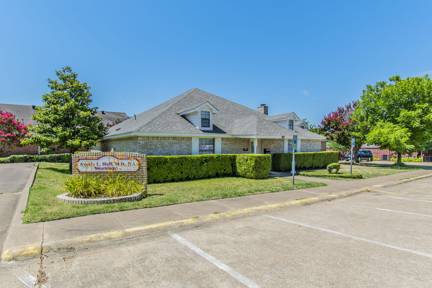 2719 Bolton Boone Dr, DeSoto, TX for sale - Building Photo - Image 1 of 1