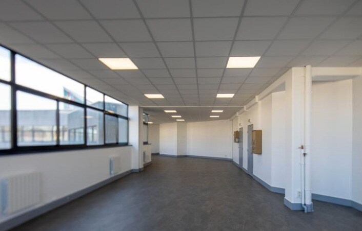 Industrial in Saint-Denis to rent - Building Photo - Image 2 of 4