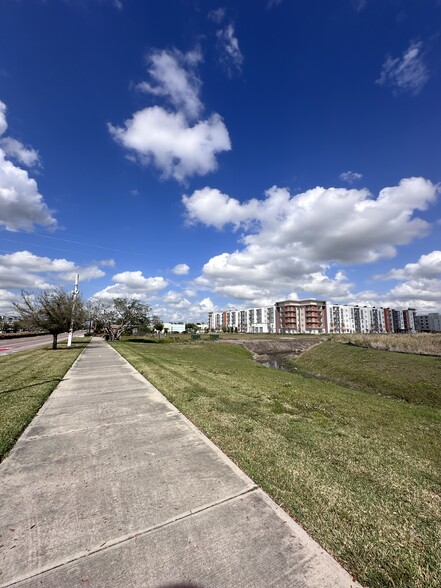 5300 International Dr, Orlando, FL for sale - Building Photo - Image 3 of 7