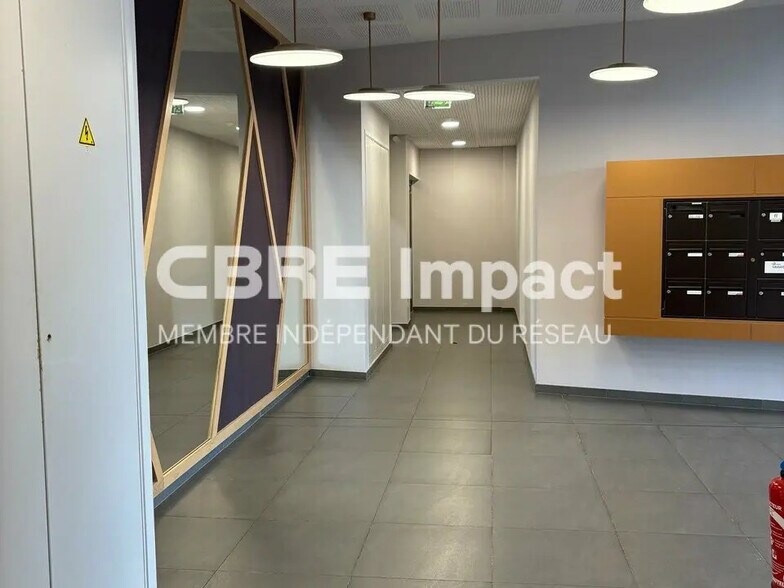 Office in Dijon to rent - Lobby - Image 3 of 10