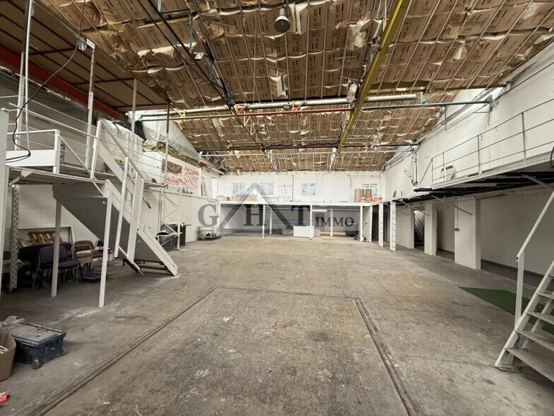 Industrial in Montreuil for sale - Interior Photo - Image 1 of 3