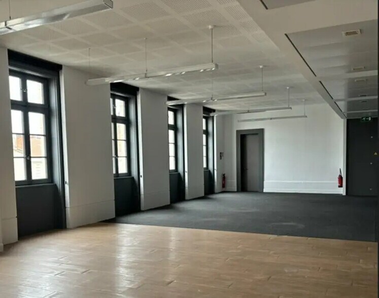 Office in Lyon to rent - Building Photo - Image 2 of 14