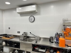 Retail in Madrid, Madrid to rent Interior Photo- Image 2 of 6