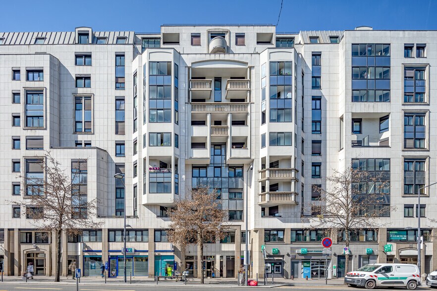 Office in Le Kremlin-Bicêtre to rent - Building Photo - Image 3 of 13