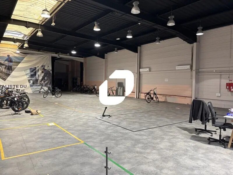 Retail in Bordeaux to rent Building Photo- Image 1 of 19