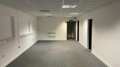 Units 11-14 Colliery Ln, Exhall to rent Interior Photo- Image 2 of 2