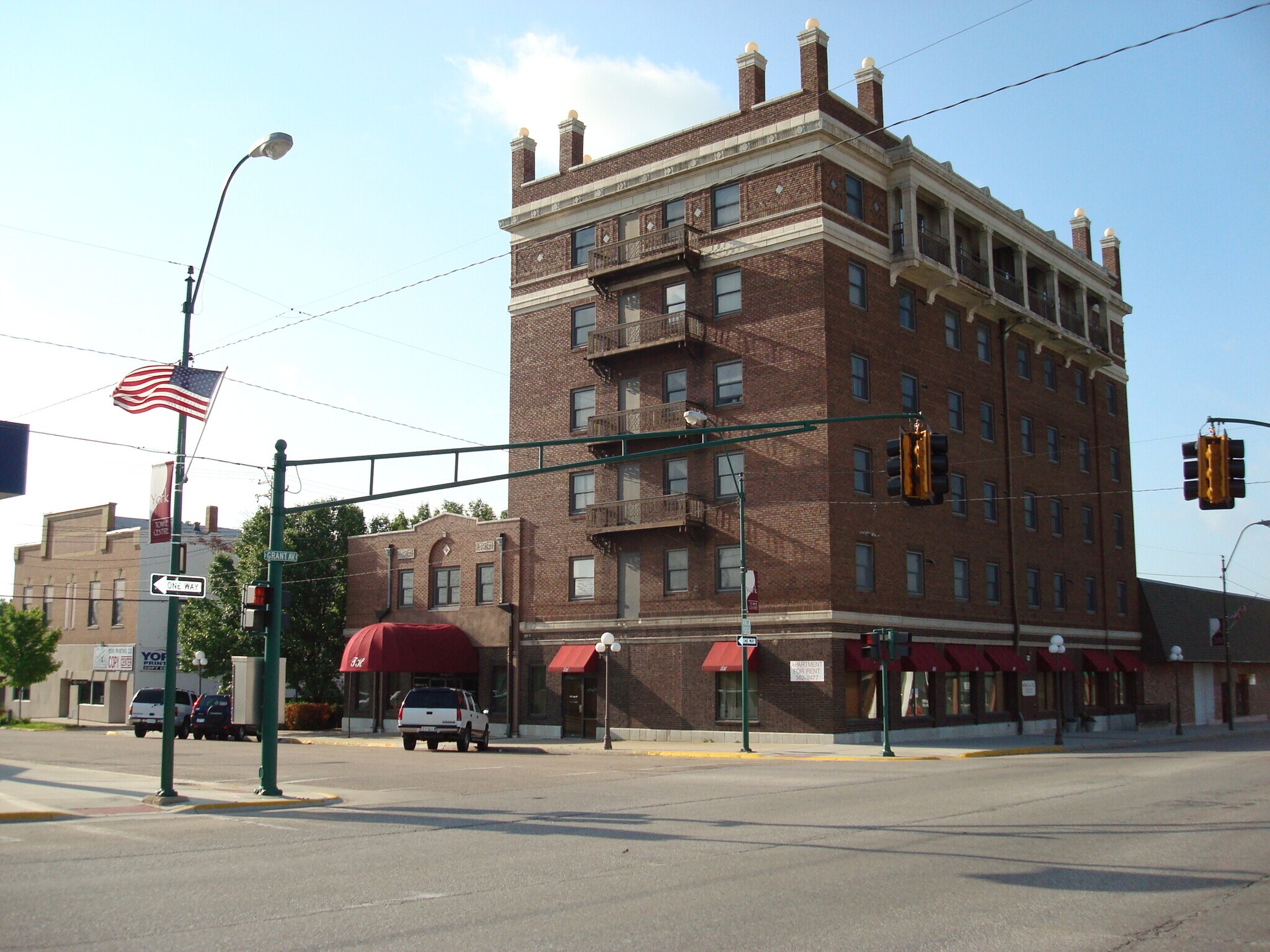 208 E 5th St, York, NE for sale Primary Photo- Image 1 of 1