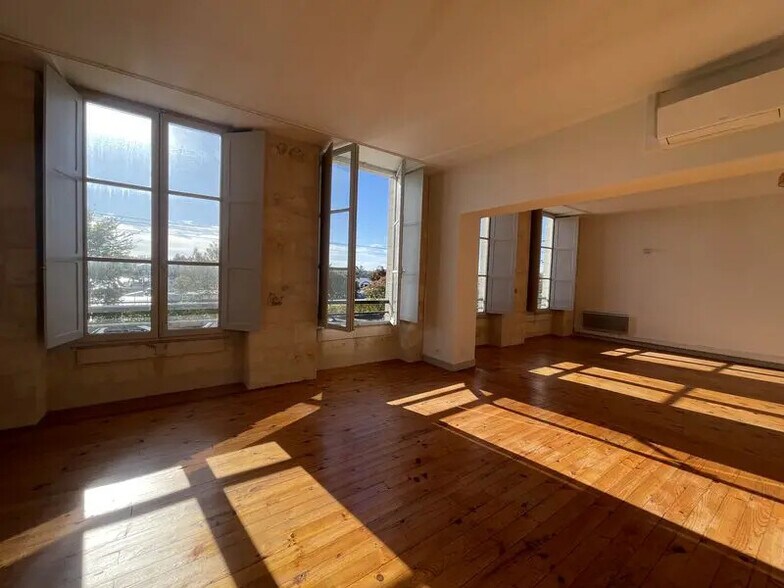 Office in Bordeaux to rent - Building Photo - Image 2 of 5