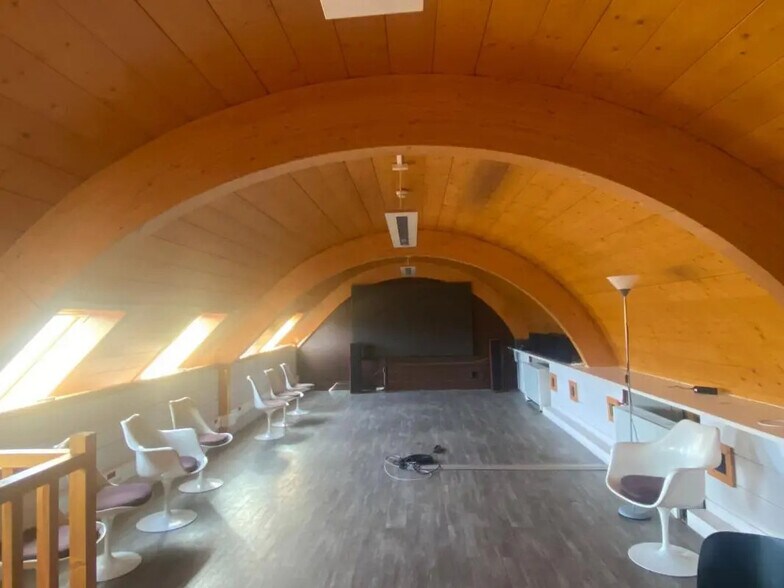 Light Industrial in Malakoff to rent - Building Photo - Image 3 of 6