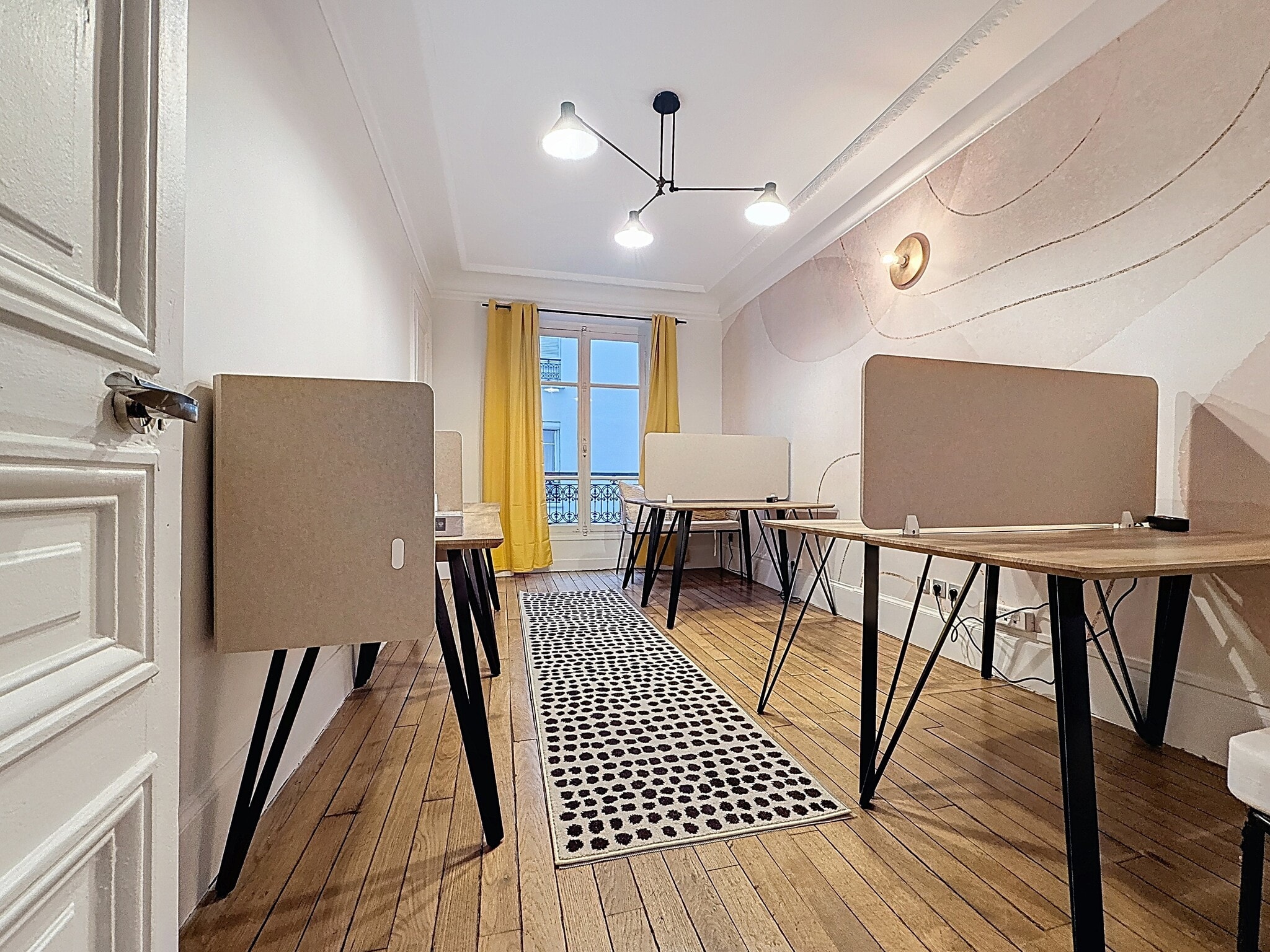 Co-working Space in Paris to rent Interior Photo- Image 1 of 10