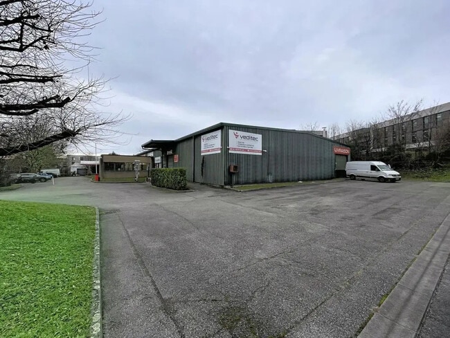 Location Entrepôt 1 735 m²