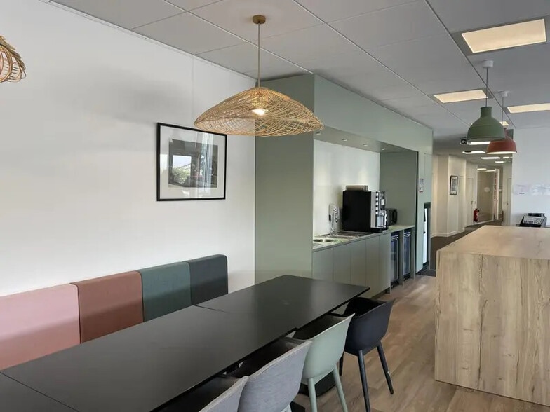 Office in Tremblay-en-France to rent - Building Photo - Image 3 of 7