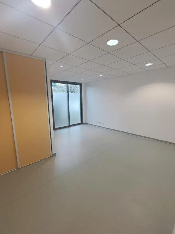 Location Bureaux 60 m² - Photo 1