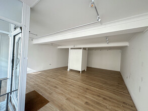 9 Lemon Row, Truro for rent Interior Photo- Image 1 of 6