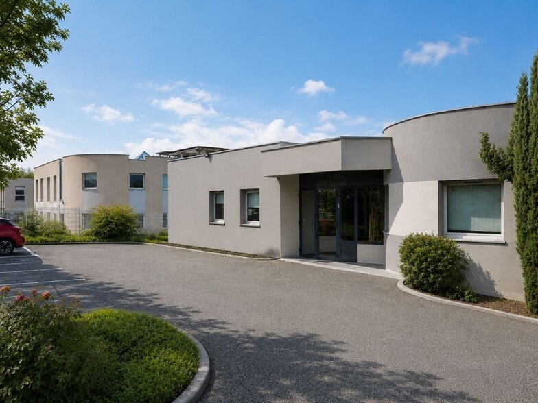 9 Chemin Des Hirondelles, Dardilly for sale - Building Photo - Image 2 of 6