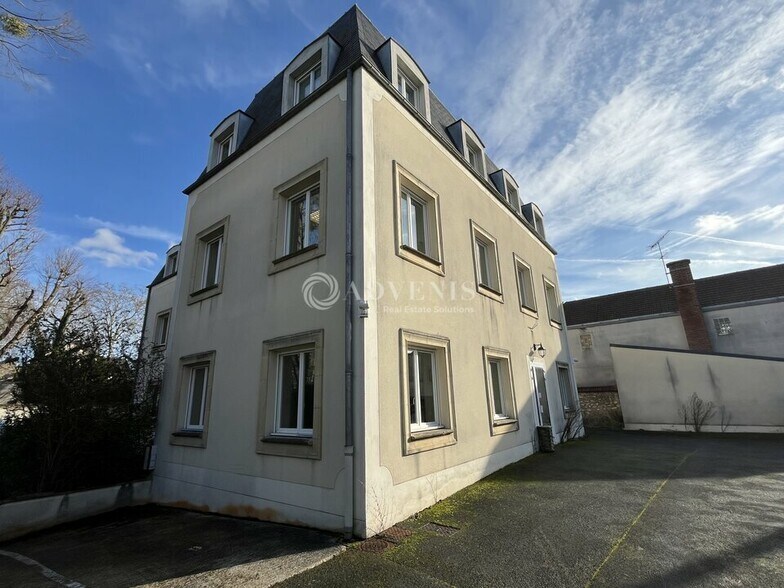 Office in Dammarie-les-Lys for sale - Building Photo - Image 2 of 12