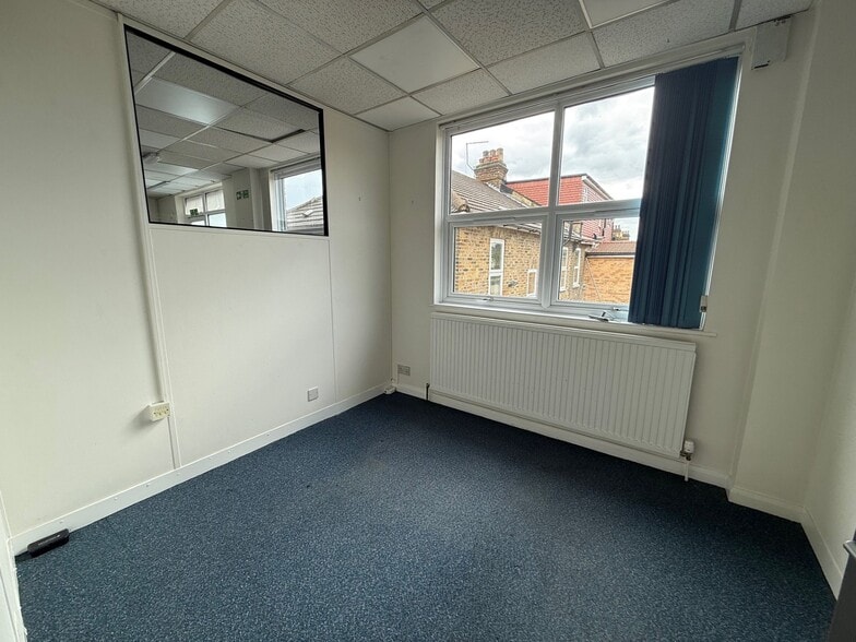 188-196 High Rd, Ilford to rent - Building Photo - Image 3 of 7