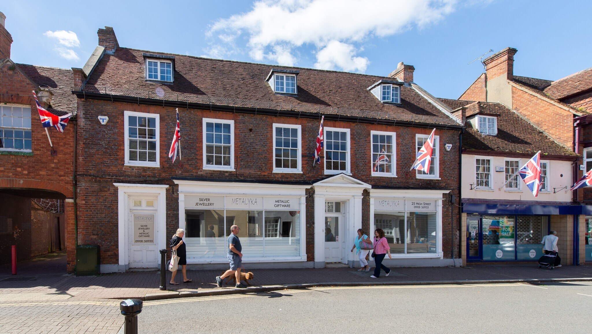 25 High St, Milton Keynes for sale Primary Photo- Image 1 of 1