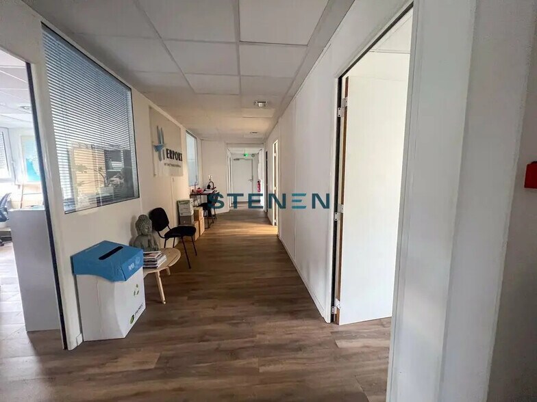 Office in Vitrolles to rent - Interior Photo - Image 3 of 5