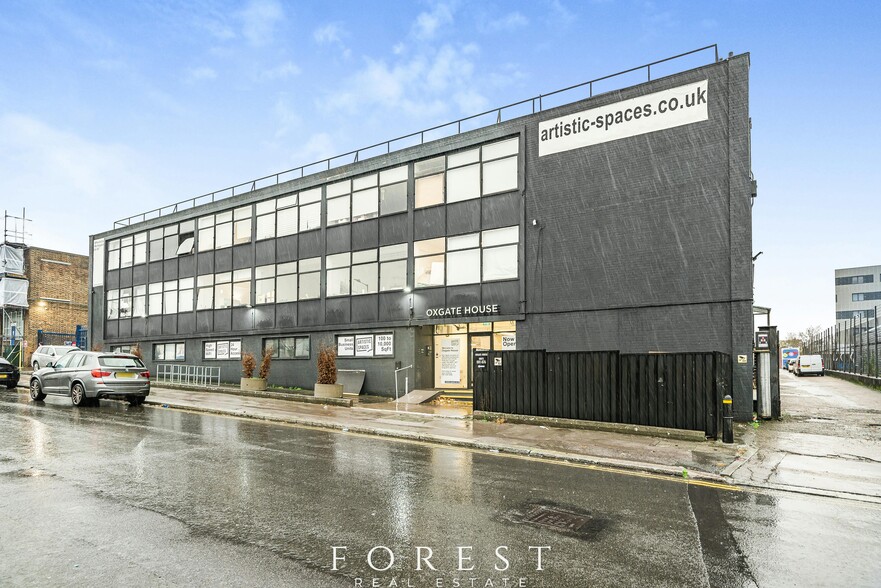 Oxgate Ln, London for rent - Building Photo - Image 1 of 15