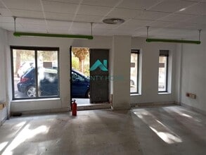 Retail in Granada, Granada to rent Interior Photo- Image 1 of 4