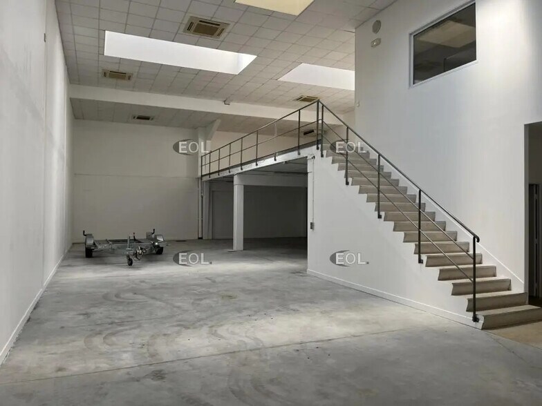 Light Industrial in Ennery to rent - Interior Photo - Image 2 of 7