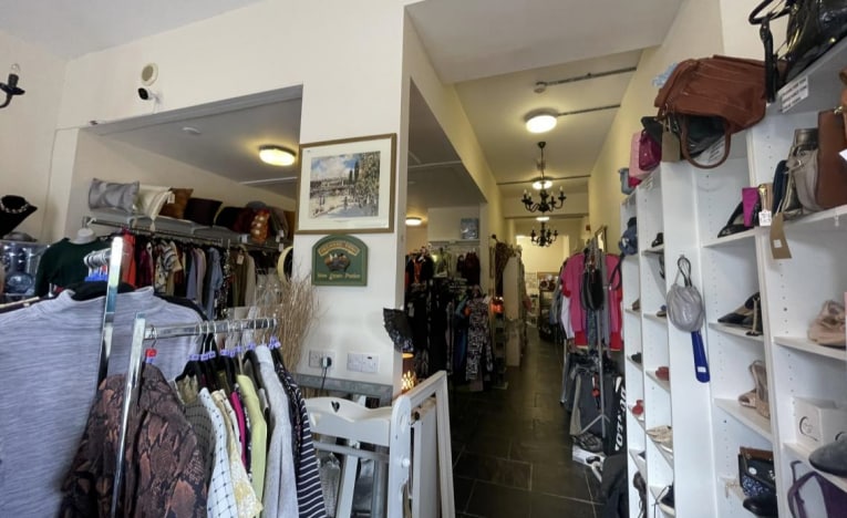 55-59 Main St, Alford to rent Interior Photo- Image 1 of 2