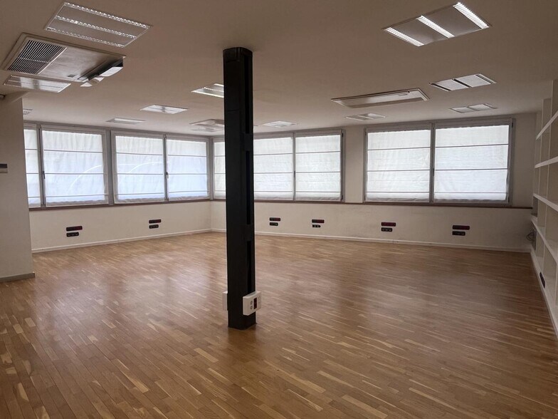 Office in Barcelona, Barcelona to rent - Interior Photo - Image 1 of 3
