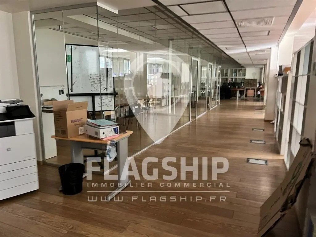 Retail in Montreuil for sale Building Photo- Image 1 of 8