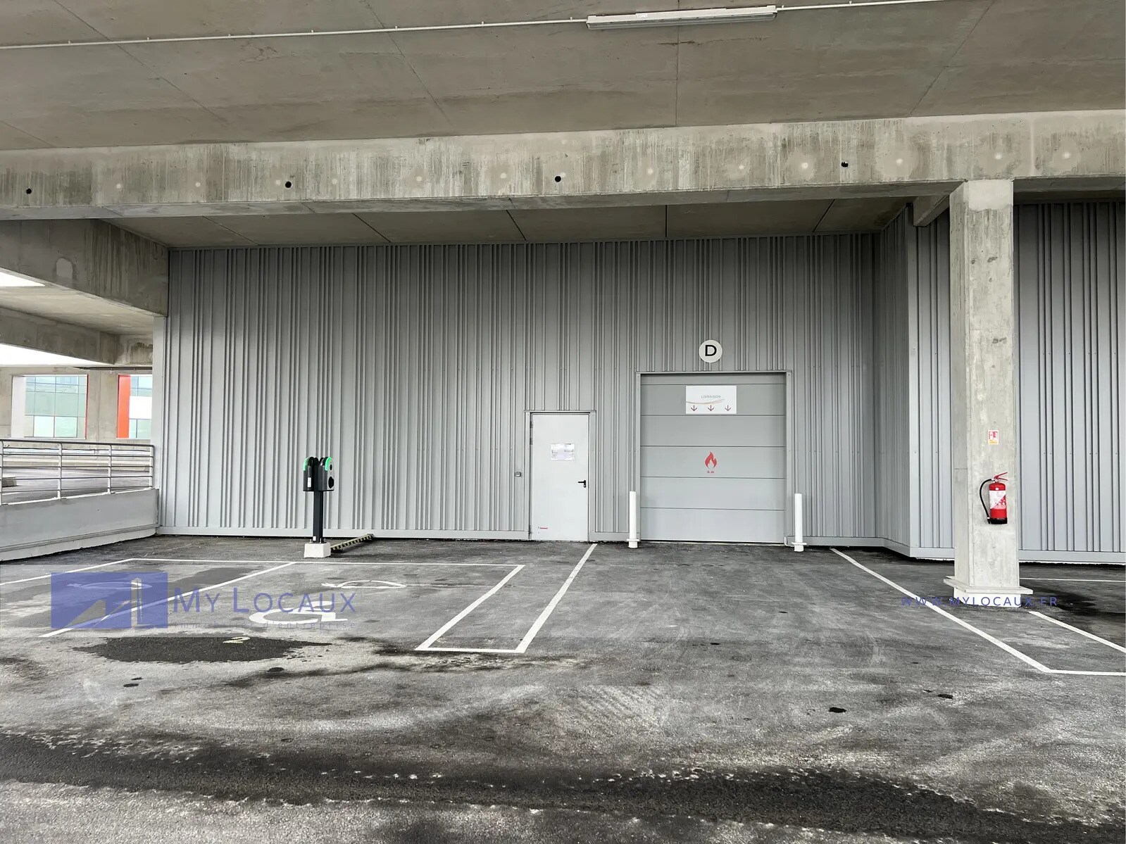 Light Industrial in Nanterre to rent Building Photo- Image 1 of 6