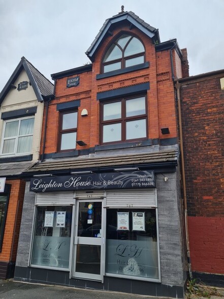 150 Mossley Rd, Ashton Under Lyne for sale - Building Photo - Image 1 of 1