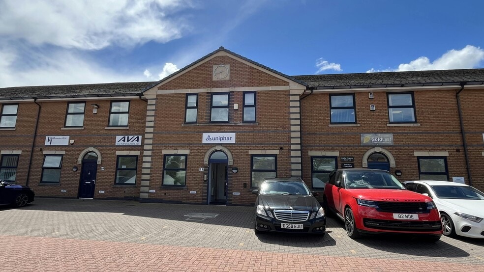 Castle Mound Way, Rugby to rent - Building Photo - Image 1 of 9