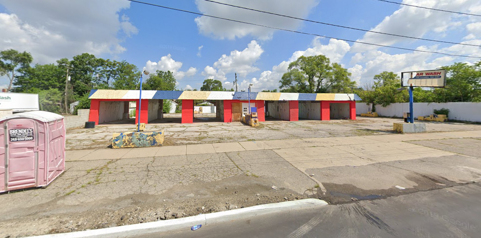 8251 E 7 Mile Rd, Detroit, MI for sale - Primary Photo - Image 1 of 1