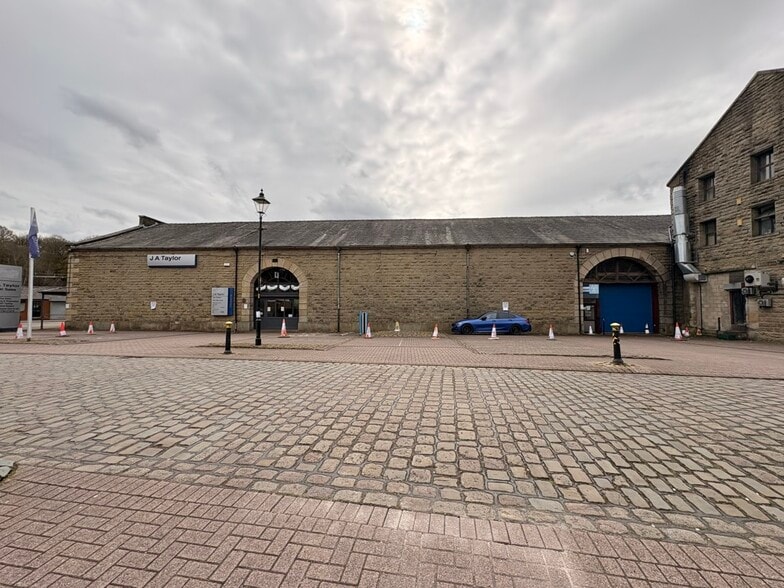 Bury Rd, Rossendale to rent - Building Photo - Image 2 of 2