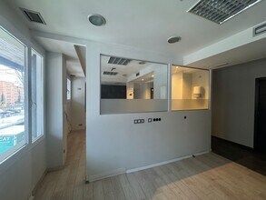 Office in Madrid, Madrid to rent Interior Photo- Image 1 of 4
