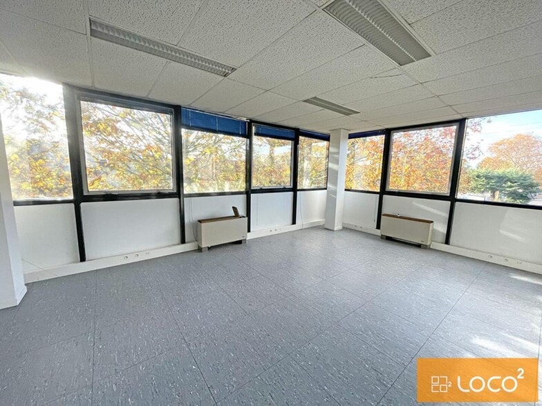 644 Avenue L'Occitane, Labège to rent - Building Photo - Image 2 of 12