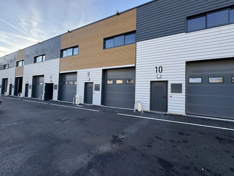 Light Industrial in Épinay-sur-Seine to rent - Building Photo - Image 1 of 4