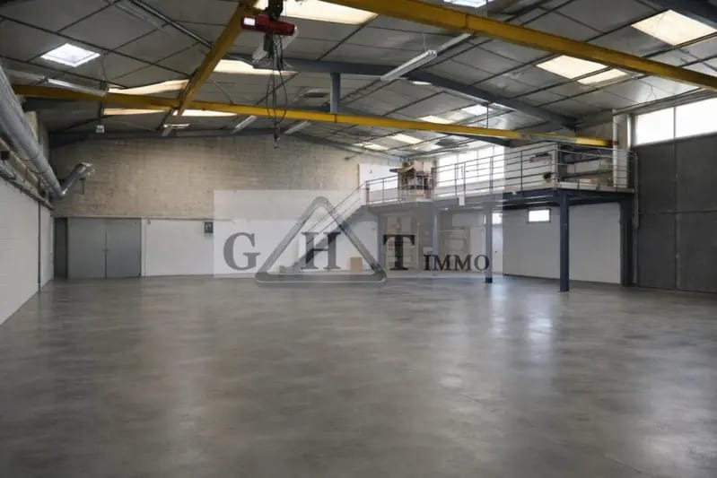 Industrial in Chelles to rent Interior Photo- Image 1 of 4