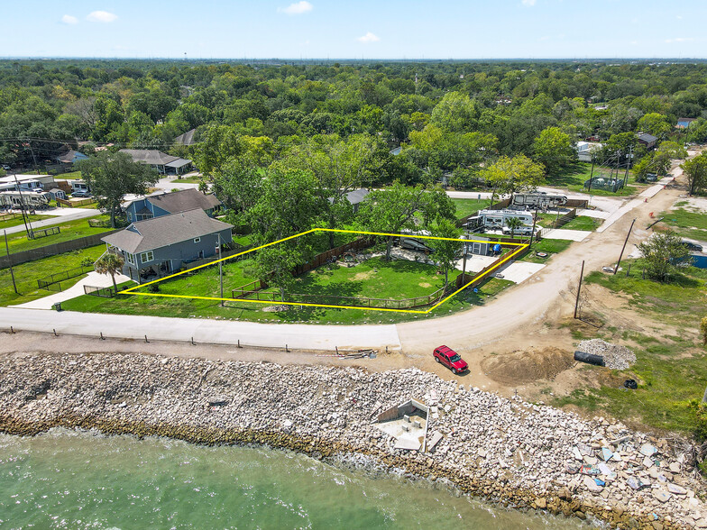 4302 Blvd St, Bacliff, TX for sale - Primary Photo - Image 1 of 1