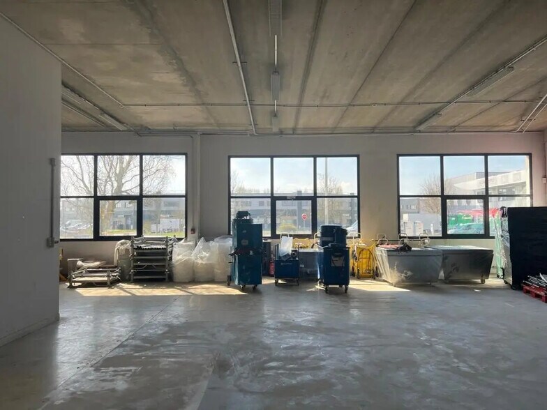 2 Place Marcel Rebuffat, Villejust to rent - Interior Photo - Image 3 of 7