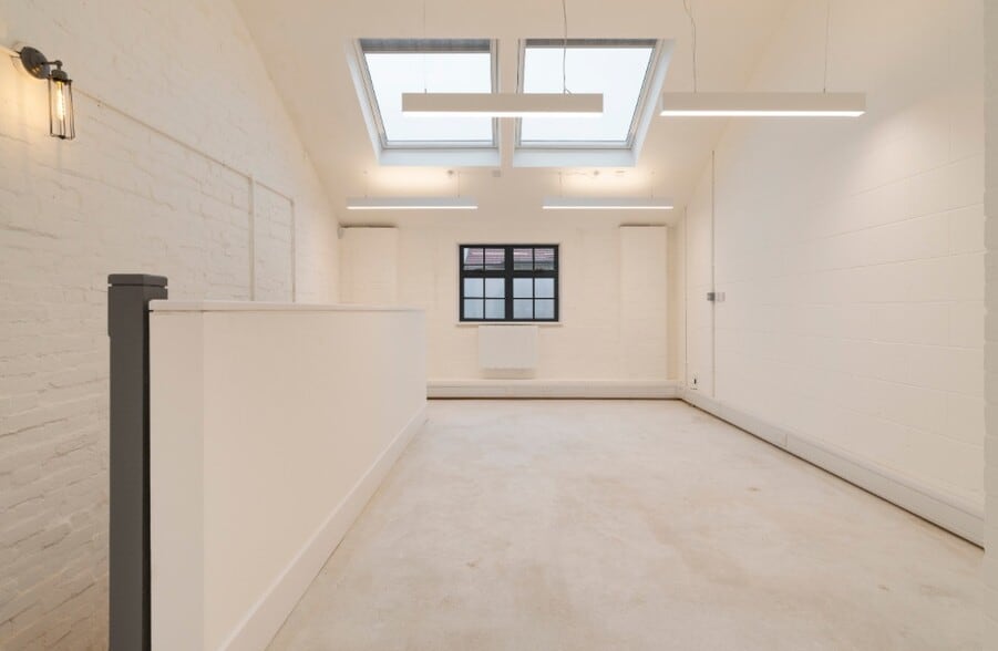 23 Waldegrave Rd, Teddington to rent - Interior Photo - Image 2 of 39