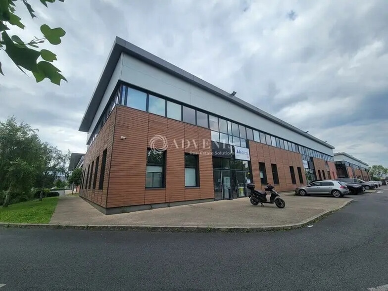 Light Industrial in Gennevilliers to rent - Building Photo - Image 1 of 6