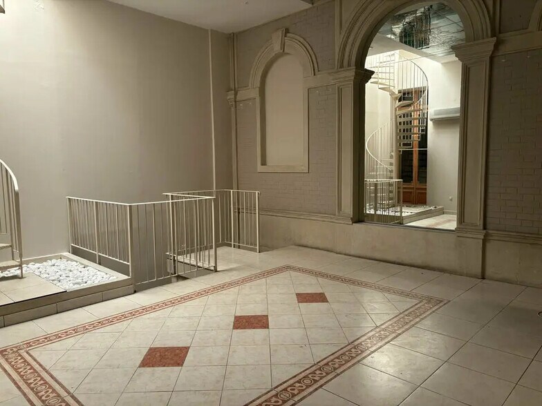 Office in Marseille for sale - Interior Photo - Image 2 of 5