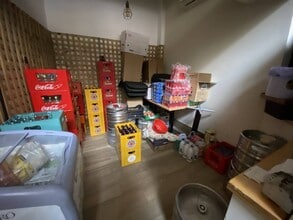 Retail in Barcelona, Barcelona to rent Interior Photo- Image 2 of 5