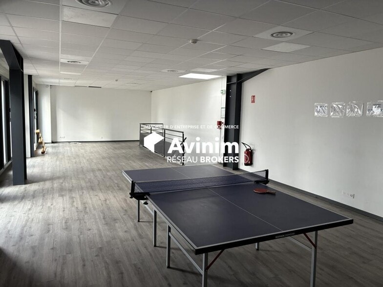 Industrial in Marseille to rent - Interior Photo - Image 3 of 12
