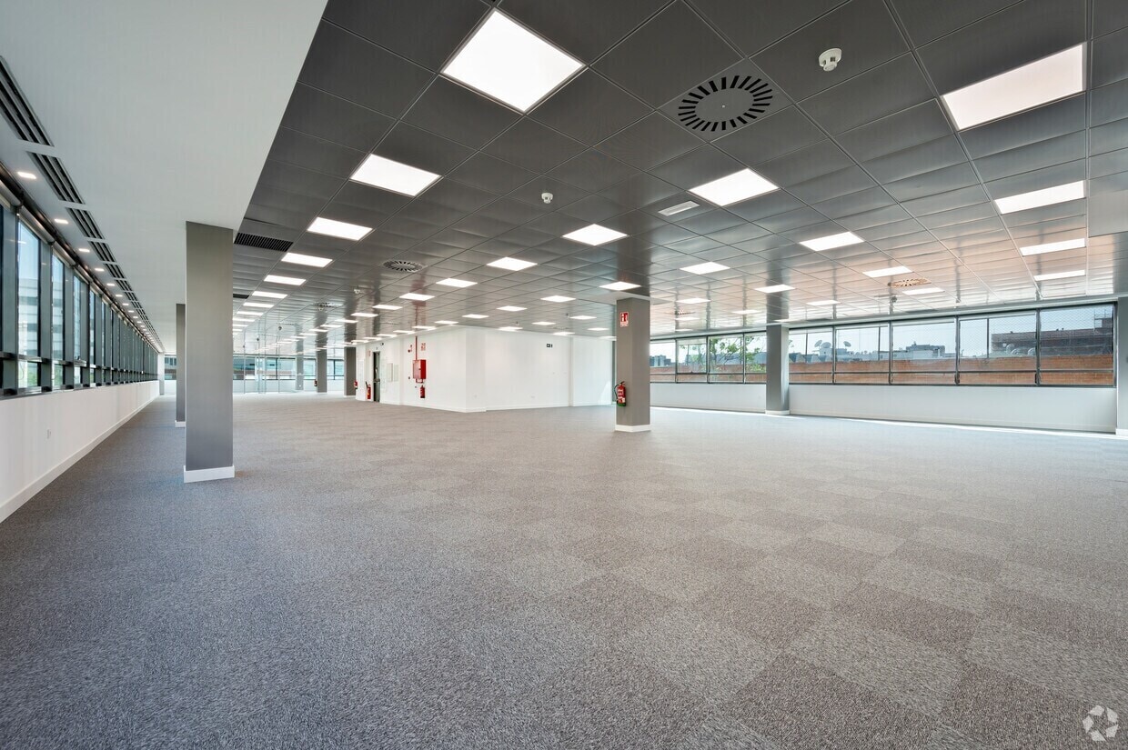 Office in Madrid, Madrid to rent Interior Photo- Image 1 of 11