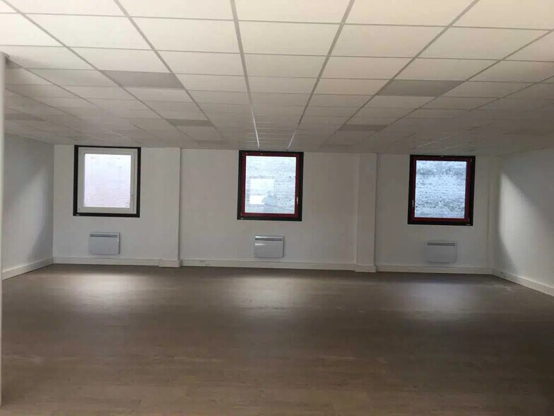 Office in La Madeleine to rent - Interior Photo - Image 3 of 6